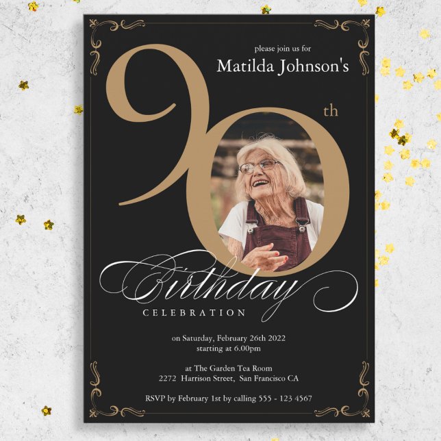 Invitación Elegante Personalizado de fotografía de oro negro  (Elegant Black Gold Photo Custom 90th Birthday Invitation)