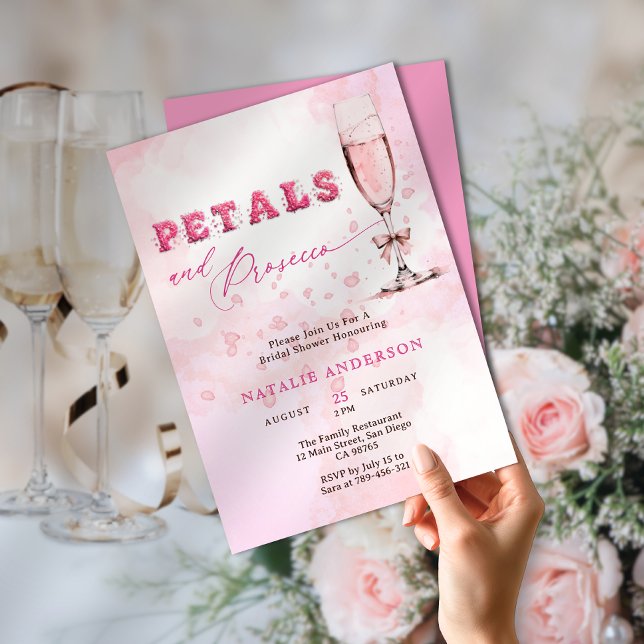 Invitación Elegante Petales rosados y ducha de novia Prosecco (Elegant Pink Petals & Prosecco Bridal Shower Invitation)