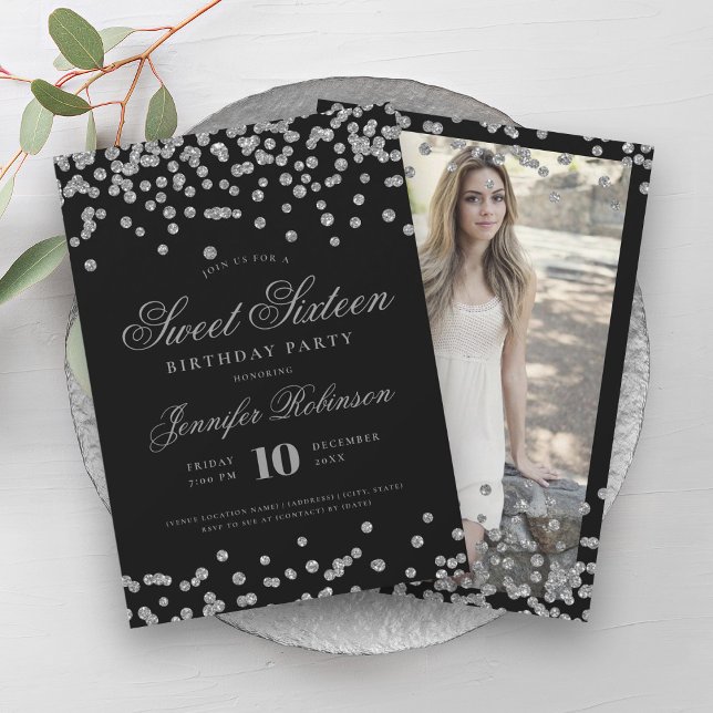 Invitación Elegante Plata Negro Confetti Foto Dulce 16 (Elegant Silver Black Confetti Photo Sweet 16 Invitation)
