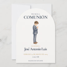 Elegante Primera Comunión Niño Rezando