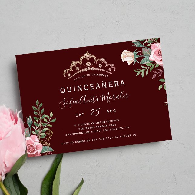 Invitación Elegante princesa floral tiara burgundy Quinceaner (Subido por el creador)