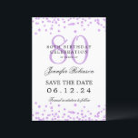 Invitación Elegante Purple 80th Birthday Save Date Detalles<br><div class="desc">Elegante diseño de la "fiesta de cumpleaños número 70" con falsos confeti purpurinas y texto de detalles. Fácil de usar y fácil de personalizar. ¡No te quedes sin el tuyo!</div>