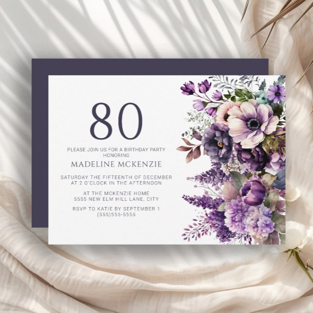 Invitación Elegante Purple Flowers Adulto 80 cumpleaños (Elegant purple and pink floral 80th birthday party invitation)