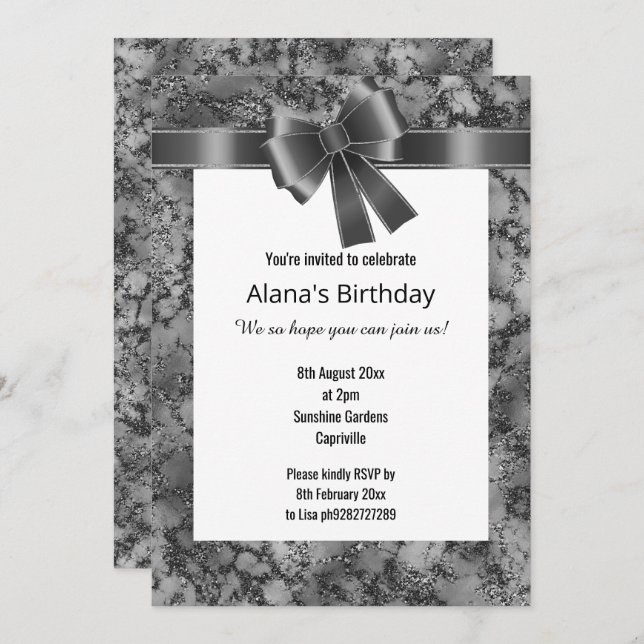 INVITACIÓN ELEGANTE PURPURINA DE MÁRMOL NEGRO BOW BLANCO (Anverso / Reverso)