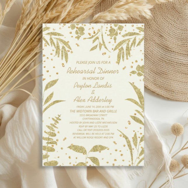 Invitación Elegante Purpurina de oro deja ensayo Boda (Gold leaves and glitter on cream-colored wedding rehearsal dinner invitation)