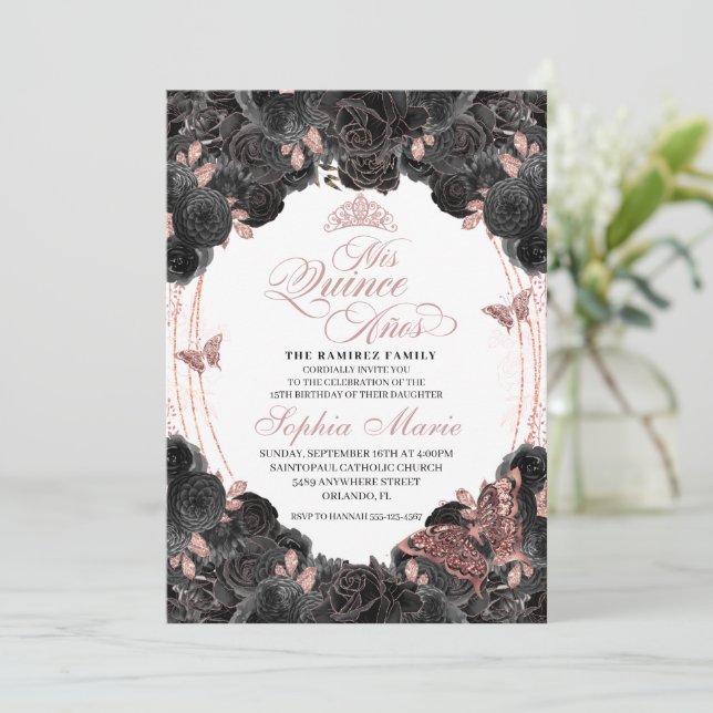 Invitación Elegante Quinceanera floral de oro negro y Rosa (Anverso de pie)