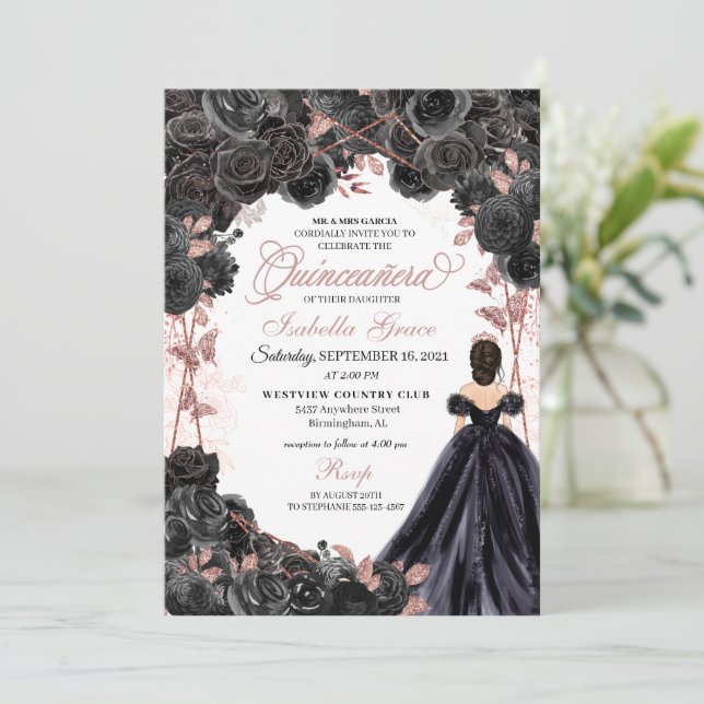 Invitación Elegante Quinceanera floral de oro negro y Rosa (Anverso de pie)