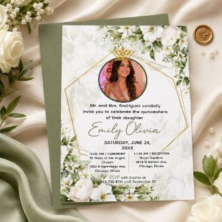 Invitación Elegante Quinceañera floral en blanco y verde salv