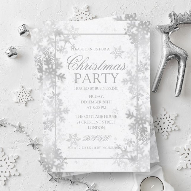 Invitación Elegante Relieve metalizado plateado Navidad de co (Elegant Silver Foil Snowflakes Christmas Party Invitation)