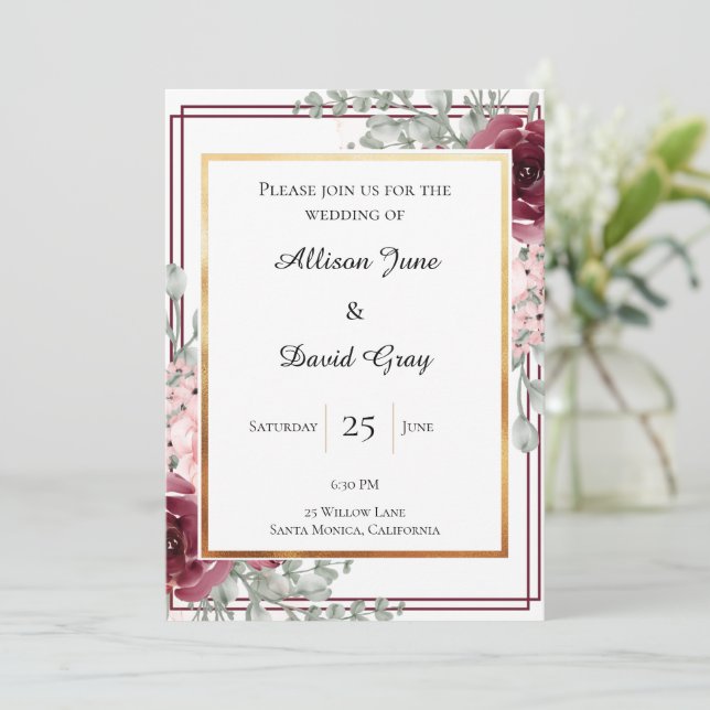 Invitación Elegante Rosa de Borgoña Boda con marco de oro (Anverso de pie)