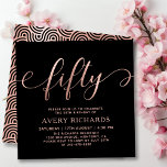 Invitación Elegante Rosa Oro Cincuenta Guiones Negro 50 cumpl<br><div class="desc">Elegante Moda Negra y Oro Rosa Cincuenta Script Invitación a los 50 cumpleaños. Esta plantilla moderna para invitaciones a fiestas de cumpleaños para mujeres presenta un elegante texto de "cincuenta" en un enorme guión falso de caligrafía (o tipografía) en rosa de oro, escrito a mano rápidamente con letra de cruz,...</div>