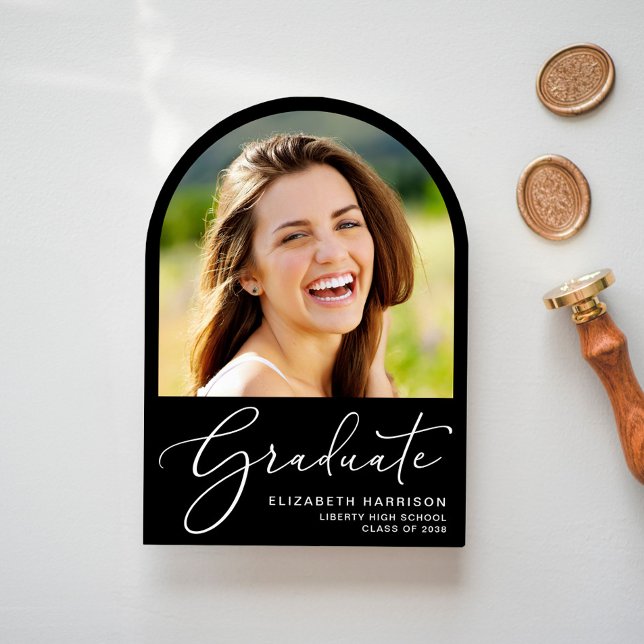 Invitación Elegante Script Arch Photo Black Graduation Party (Share the pride and excitement of your graduate's achievement with friends and family near and far)