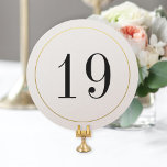 Invitación Elegante Shimmer Gold Circle Table Number Card<br><div class="desc">Número clásico de mesa en blanco y negro sobre papel de brillantes gruesos círculos cortados con borde dorado. También hay disponibles varios tipos de papel,  esquinas cuadradas o redondeadas.</div>