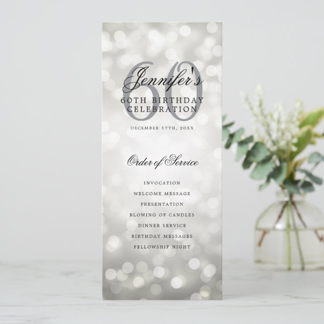 Invitación Elegante Silver Bokeh 60th Birthday Program con Me (Anverso de pie)