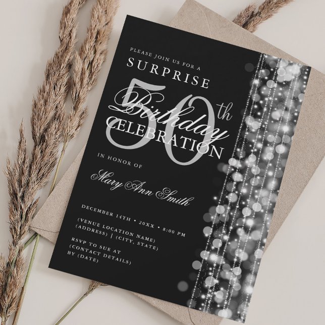 Invitación Elegante sorpresa 50 cumpleaños esparkles plateado (Elegant Surprise 50th Birthday Sparkles Silver Invitation)