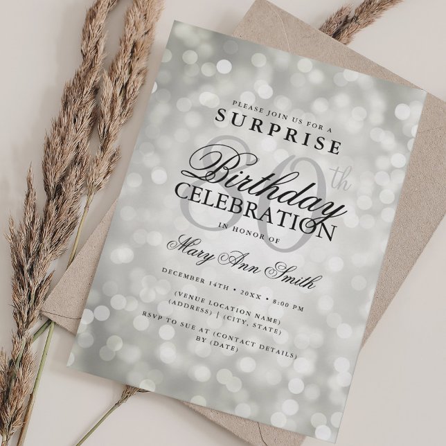 Invitación Elegante SORPRESA 80° cumpleaños Glam Silver Luces (Elegant SURPRISE 80th Birthday Glam Silver Lights Invitation)