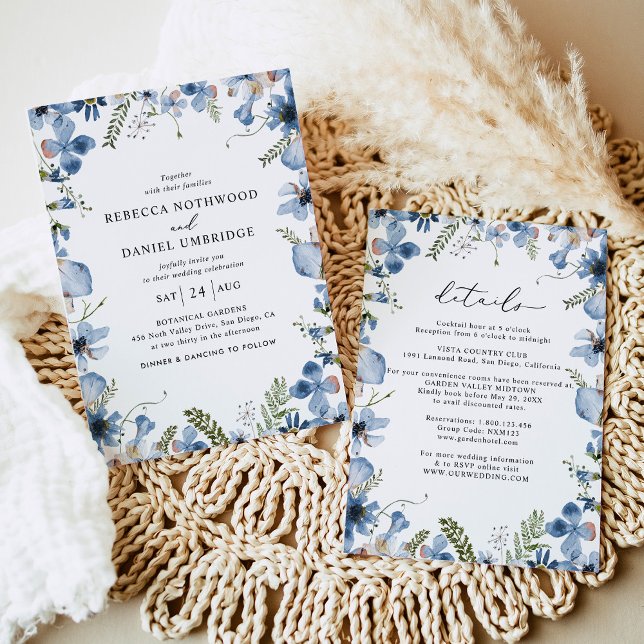 Invitación Elegante todo en un Boda de flores azules turbias (Subido por el creador)