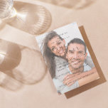 Invitación Elegante Vellum de lujo 3 Foto Boda blanco negro<br><div class="desc">Una tipografía absolutamente magnífica, formal, foto de la invitación a la boda, con una capa falsa de vellum (efecto digital) bajo el tipo! En la parte trasera hay otras dos fotos de compromiso. Para hacer este diseño aún más único, considere entrar en el año en números romanos. El diseño es...</div>