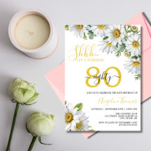 Elegante White Daisy Floral Surprise Cumpleaños