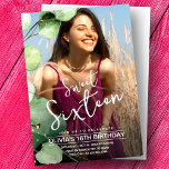 Invitación Elegante y dulce 16º cumpleaños 16ª foto<br><div class="desc">¿Busca la invitación perfecta para tu fiesta Sweet 16? No busque más y venga a nuestra invitación a la foto Fiesta Green Modern Rustic Greenery Sweet 16. Con un diseño moderno y elegante, con vegetación y follaje, esta invitación hará una declaración. El diseño minimalista y los colores verde y blanco...</div>