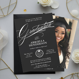 Invitación Elegante y Formal Escritura Negra de Graduación
