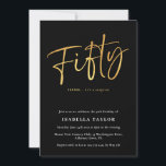 Invitación Elegante y moderno oro negro 50 cumpleaños<br><div class="desc">Esta es una moda y la moderna invitación para la fiesta sorpresa del 50 cumpleaños. Es un diseño de escritura manuscrita simple y elegante en negro clásico,  blanco y dorado. Póngase en contacto con el diseñador para cualquier consulta sobre este diseño.</div>