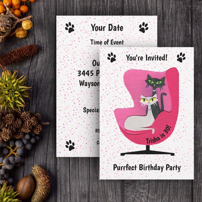 Invitación Elegantes gatos de mediados de siglo con puntos de (Mid century cats in pink chair pink polka dots on white birthday party invitations.)