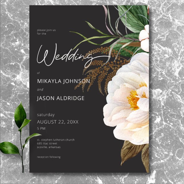 Invitación Elegantes personajes blancos modernos en Boda negr (Modern Elegant White Peonies on Black Wedding Invitation)