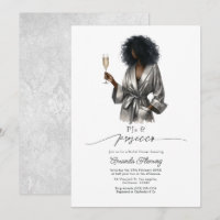 Elegantes pijamas de satén plateado y brindis de p