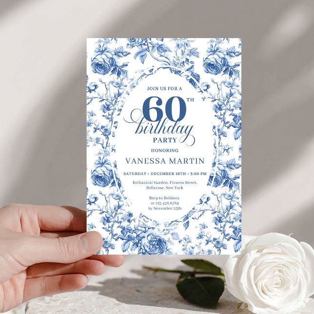 Invitación Elegantes Rosas Azules Toile Francés Cumpleaños 60 (Elegant French Toile Blue Roses 60th Birthday Invite)