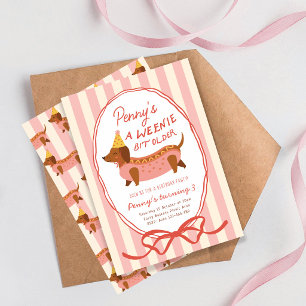 Invitación Ella Es Un Poco Mayor Fiesta de Perrito Caliente D