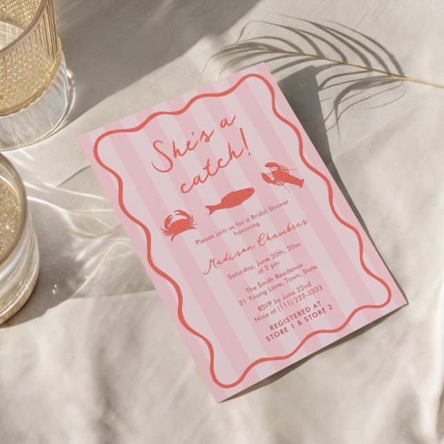 Invitación Ella es una atractiva amante Naranja y rosa ducha  (She's a catch vibrant orange and pink seafood bridal shower invitations with doodle illustrations)