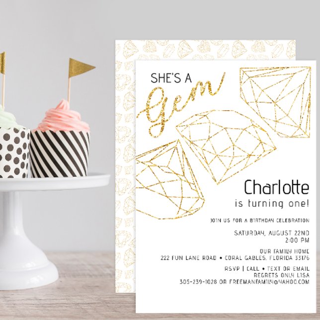 Invitación Ella es una invitada de primer cumpleaños de Purpu (gold glitter she's a gem birthday party modern invitation)