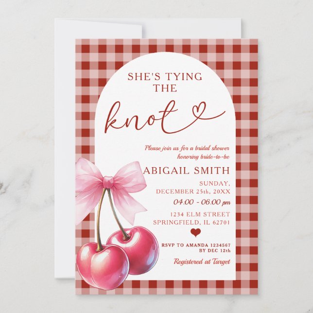 Invitación Ella está atando el Knot Cherry Gingham Shower Bow (Anverso)
