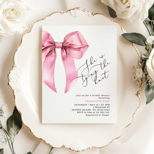 Invitación Ella está atando el nudo de la ducha de novias ros (Subido por el creador)