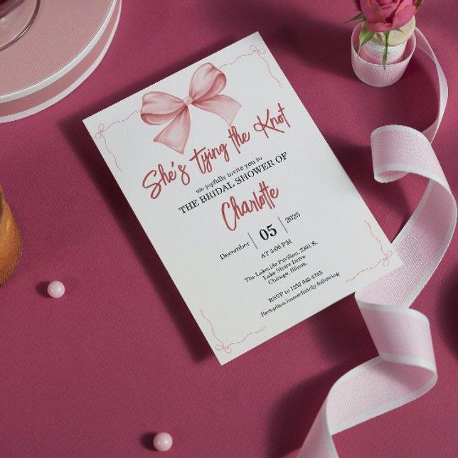 Invitación ella está atando el nudo Fiesta de Despedida de So (cute watercolor She’s Tying the Knot Bridal Shower Invitation soft red satin bow, coquette bow)