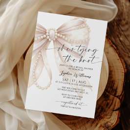 Invitación Ella está atando el nudo Pearl Bow Despedida de so