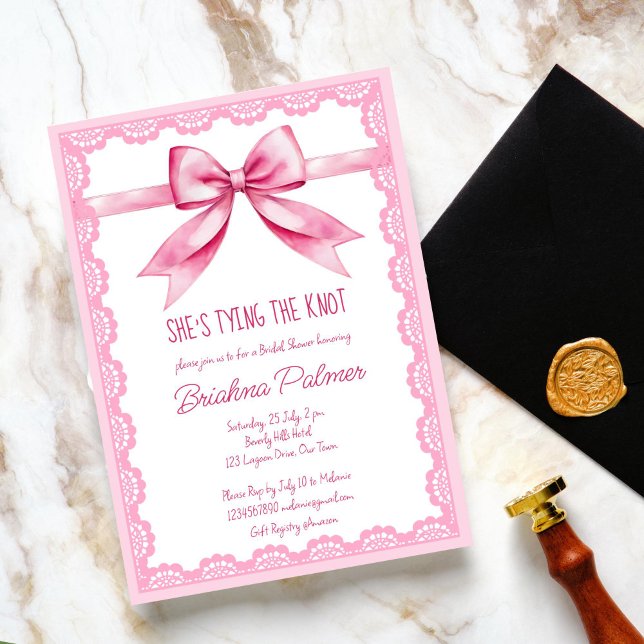 Invitación Ella está atando el nudo rosado de la ducha de nov (She's tying the knot pink retro bow bridal shower editable template invitation digital download)