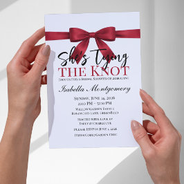 Invitación Ella está atando el nudo Tema Lazo Rojo