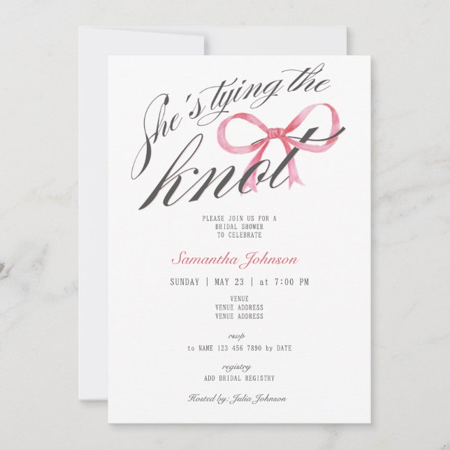 Invitación Ella está atando la ducha de novia de Knot Bow (Anverso)