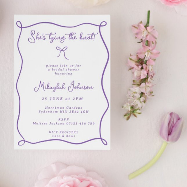 Invitación Ella está atando la ducha de novia Knot Lilac Bow (Subido por el creador)