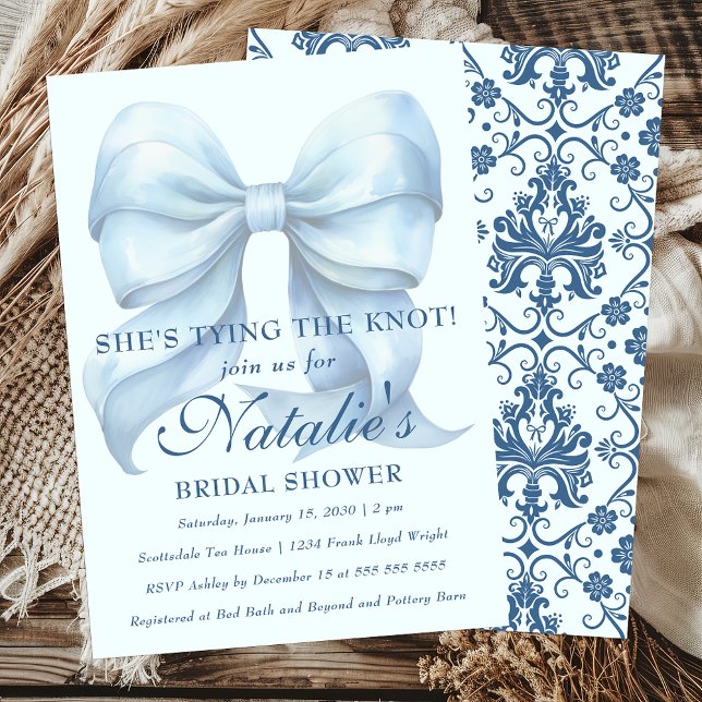 Invitación Ella está atando la ducha de novias azul Knot (Subido por el creador)