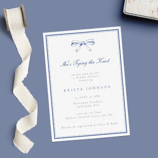 Invitación Ella está atando la ducha de novias azul Knot Bow (Subido por el creador)
