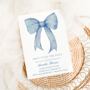 Invitación Ella está atando la ducha de novias azul Knot Bow