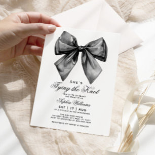 Invitación Ella está atando la ducha de novias Black Bow Knot