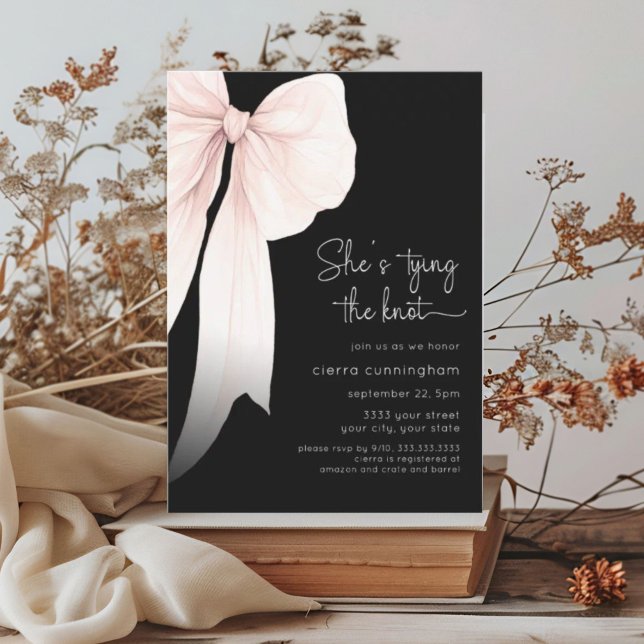 Invitación Ella está atando la ducha de novias Black Bow Knot (Subido por el creador)