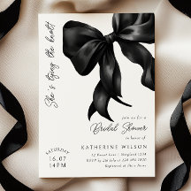 Ella está atando la ducha de novias Black Bow Knot