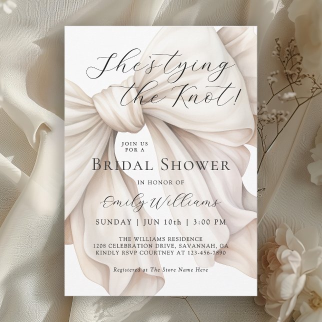 Invitación Ella está atando la ducha de novias con piel blanc (Available in both printed and instant download digital formats.)