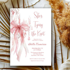 Invitación Ella está atando la ducha de novias de cinta rosa 