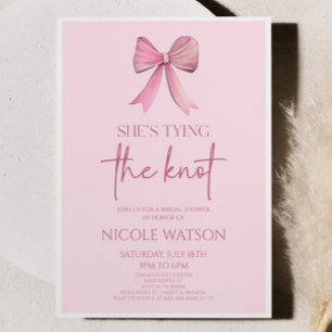 Invitación Ella está atando la ducha de novias rosada Knot